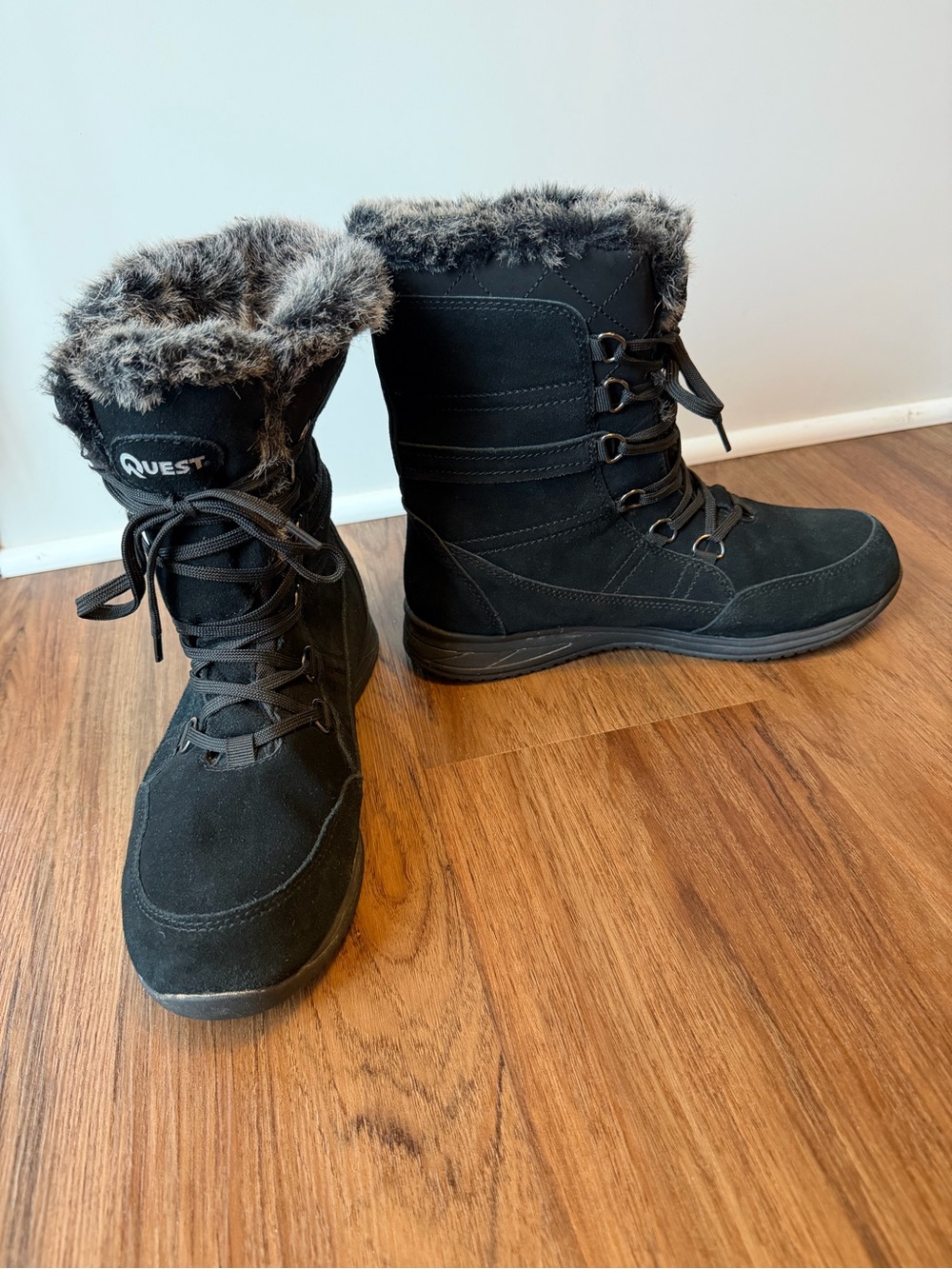 Quest Black Faux-Fur Lace-Up Winter Boots. Size 9